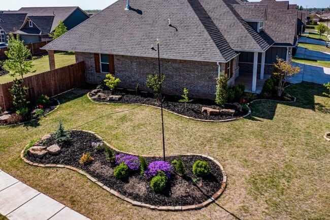 Building Photo - Stunning Corner Lot