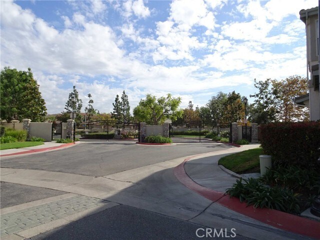 Building Photo - 406 N Kenwood