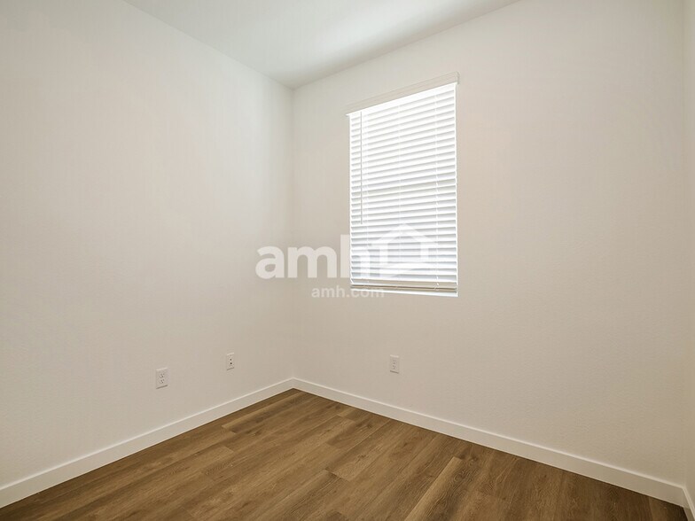 Building Photo - 2411 Dolly Ave