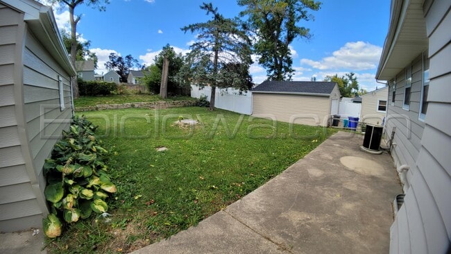 Building Photo - 214 24th St NW