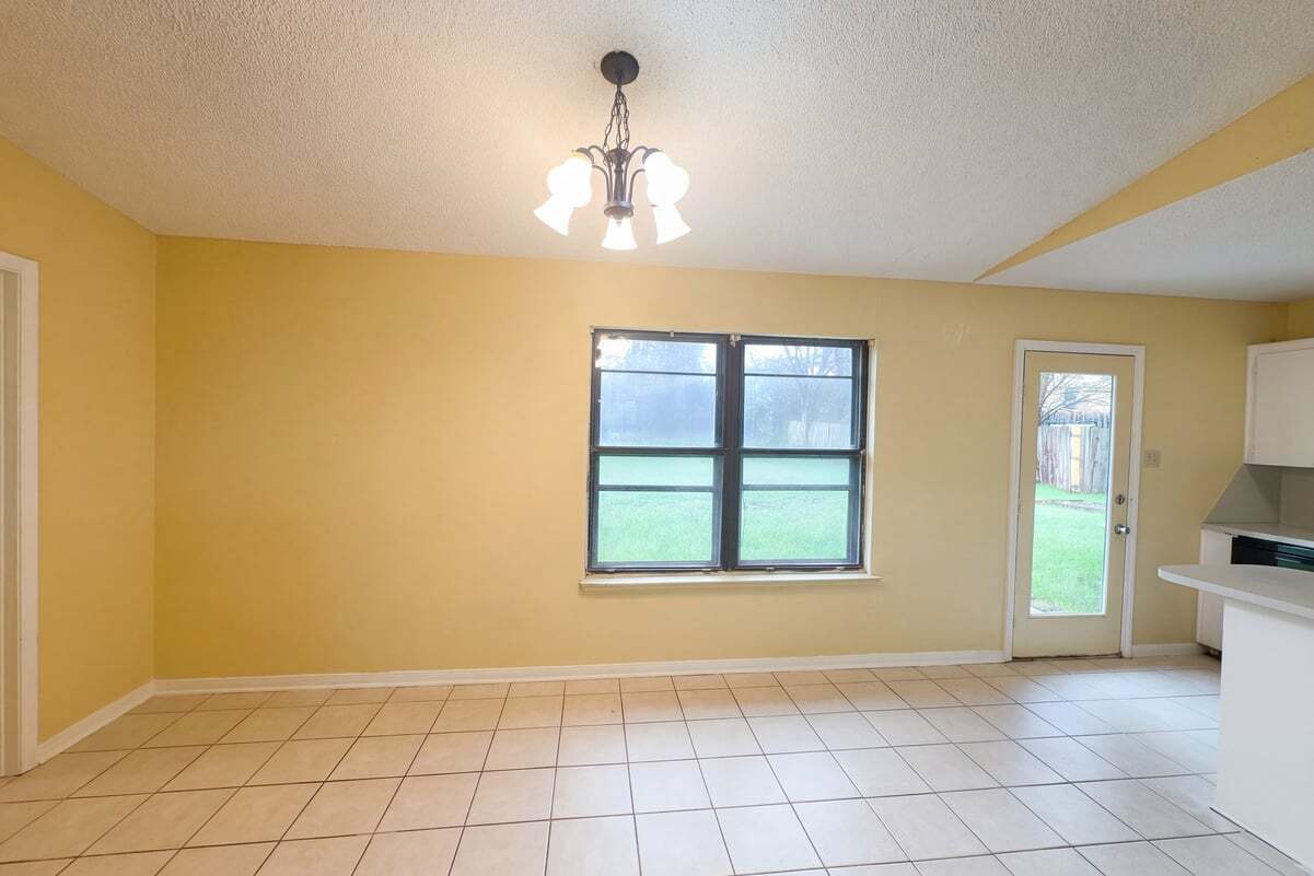 Building Photo - 908 Hackberry St