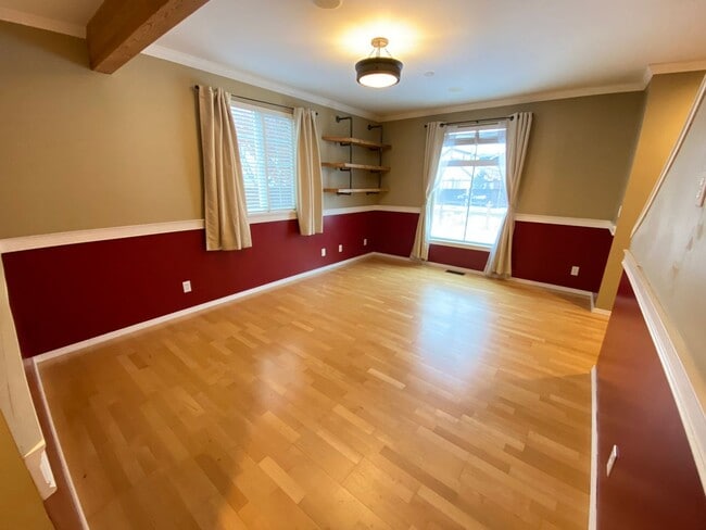 Building Photo - Beautiful 3 Bedroom Home with Custom Touches!