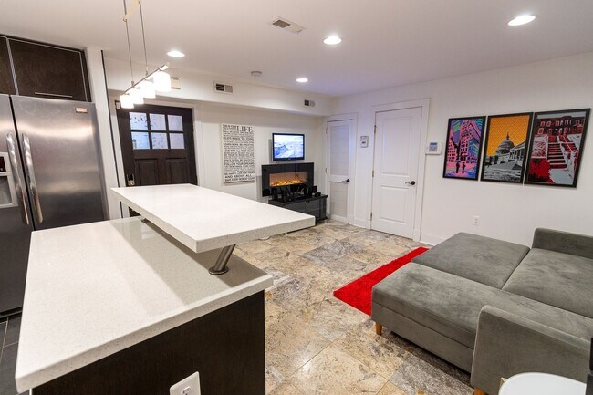 Building Photo - Trendy One Bedroom in Trinidad!