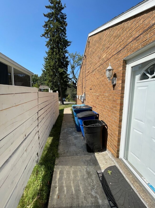 Building Photo - 139 Rodilin Dr