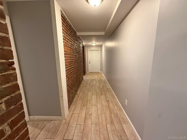 Building Photo - 14 Dubois St