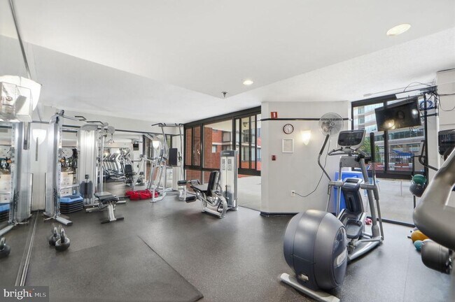 Building Photo - 1001 N Randolph St