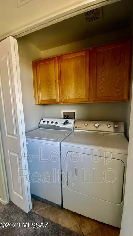 Building Photo - 721 W Flaming Arrow Dr