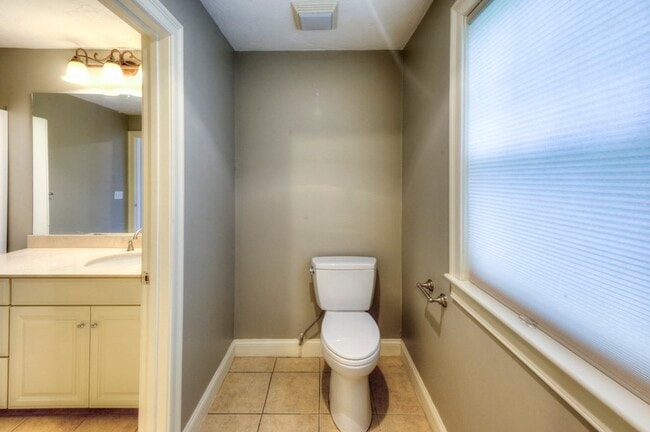 Building Photo - 38 Johnson St