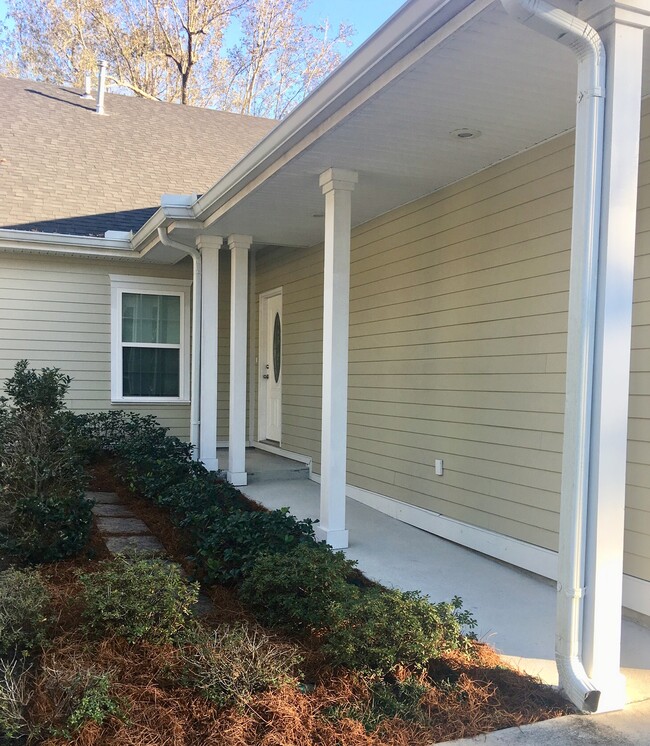 Building Photo - 133 Lakewood Dr