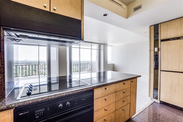 Building Photo - 6211 W Northwest Hwy