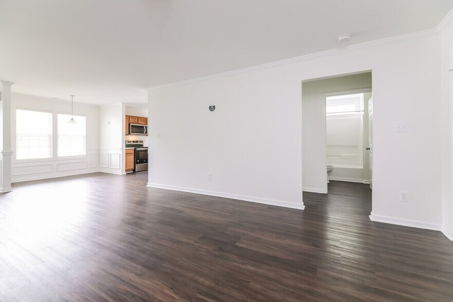 Building Photo - 3600 Saguaro Ct