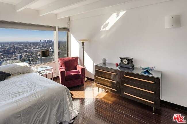 Building Photo - 8580 Hillside Ave