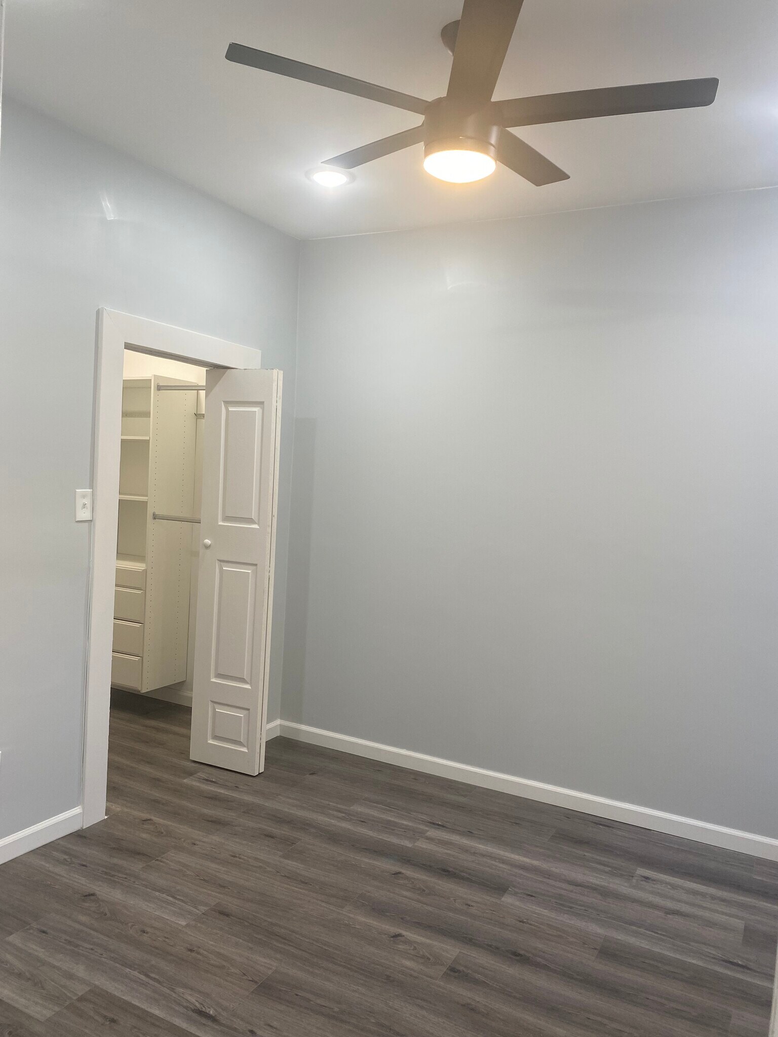 Building Photo - 6443 N Broad St