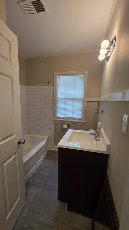 Building Photo - 3811 Vernon Ave