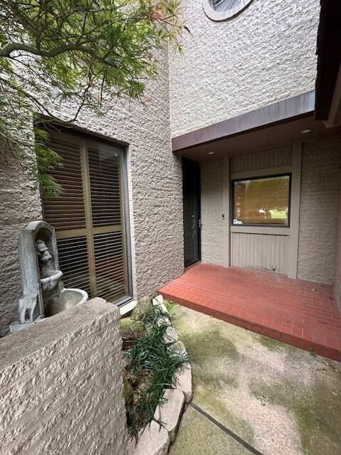 Building Photo - 4112 Coletta Dr