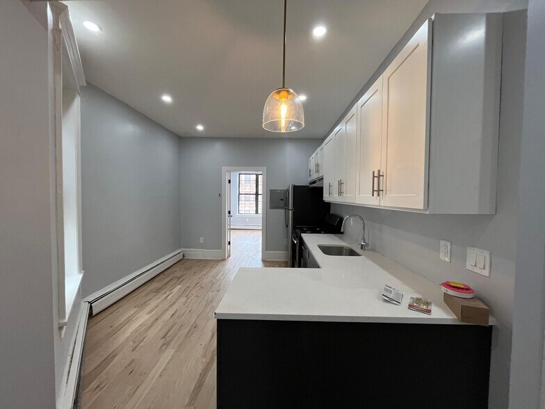 Building Photo - 95 Bostwick Ave