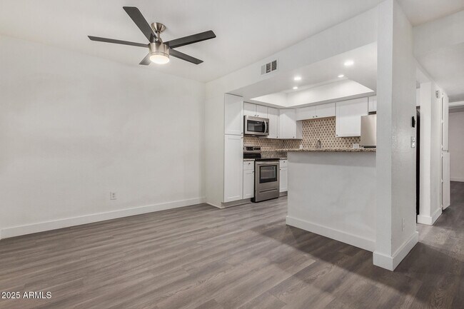 Building Photo - 18202 N Cave Creek Rd