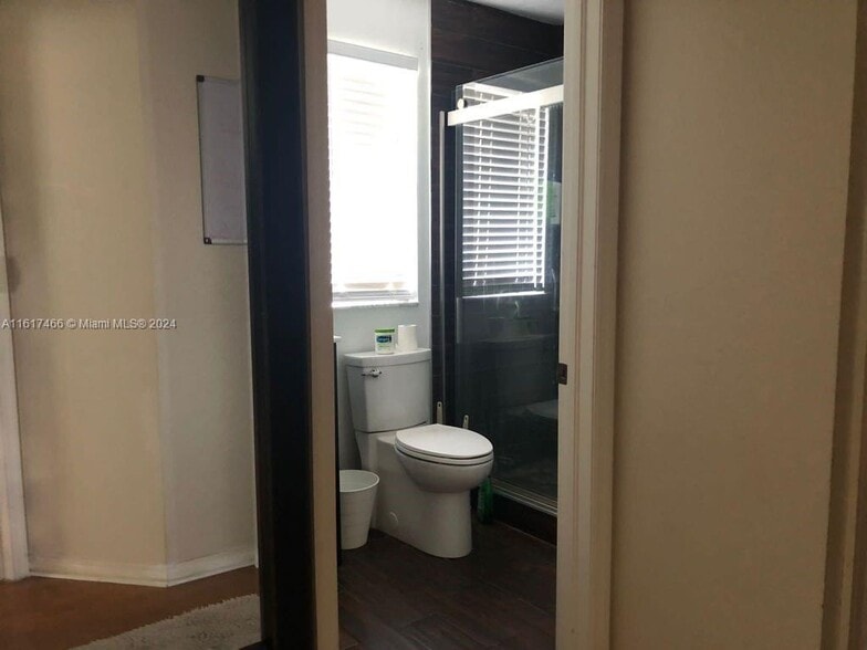 Building Photo - 8826 W Flagler St