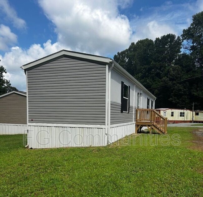 Building Photo - 2844 Maple Ave