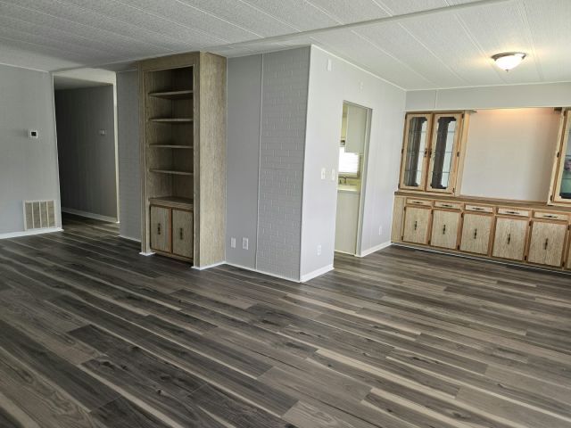Building Photo - 311 49th Ave Terrace W
