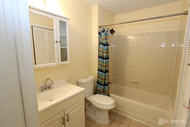 Building Photo - 8201 Tamarron Dr