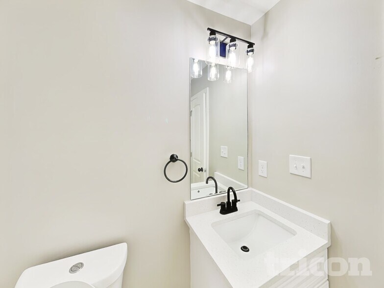 Building Photo - 295 Oak Meadows Dr