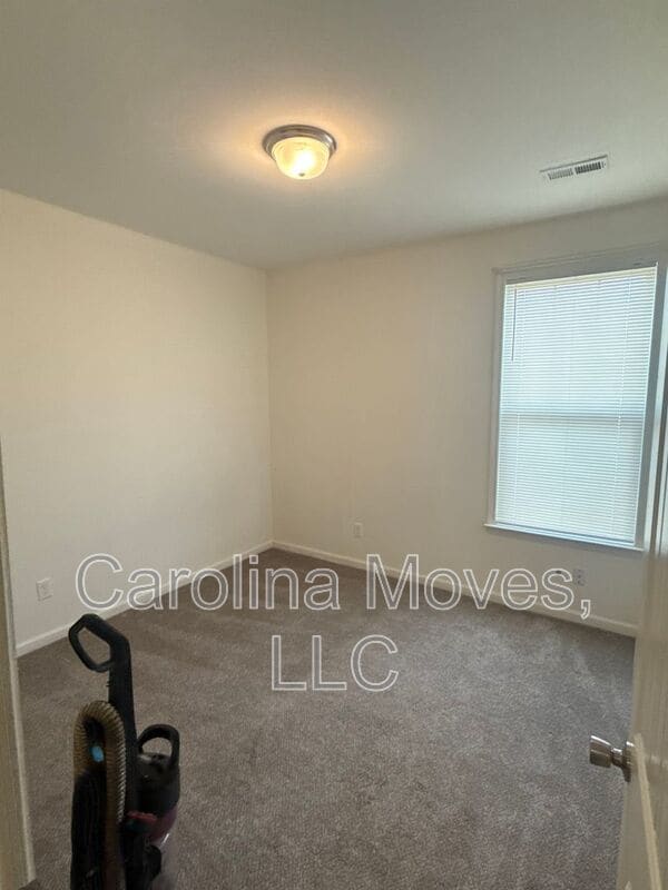 Building Photo - 211 Everard Ln