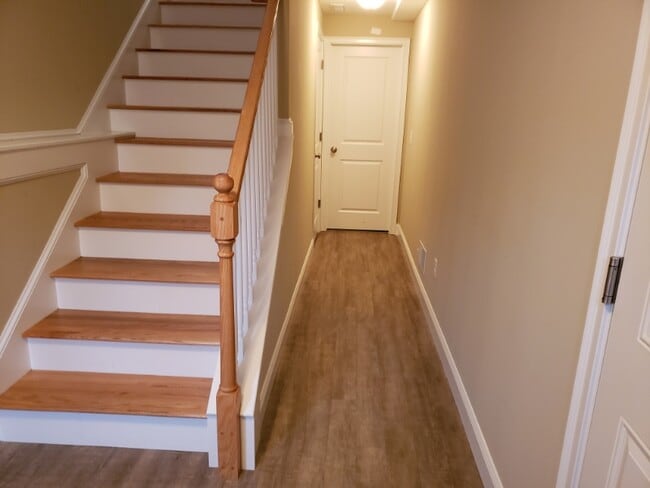 Building Photo - 10 Cardigan Ct