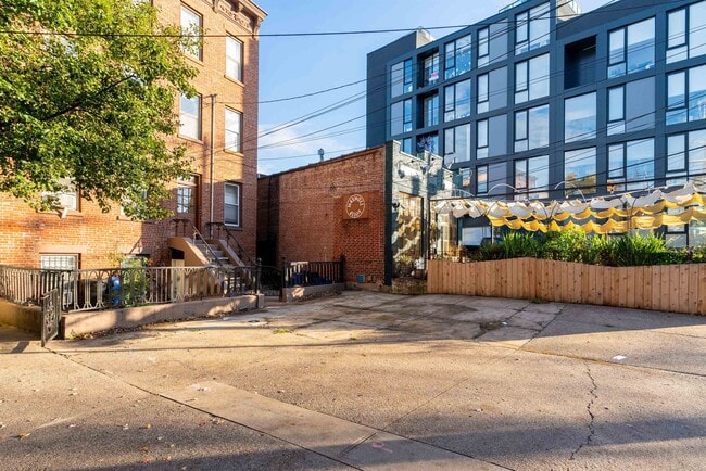 Primary Photo - 14 Coles St