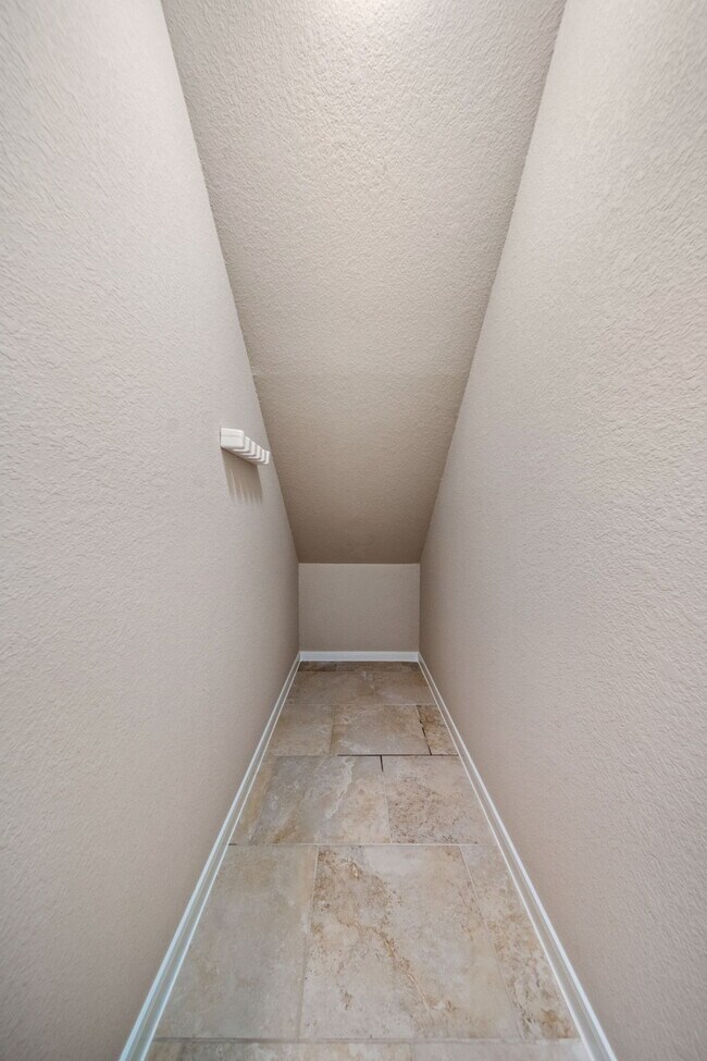 Building Photo - Exceptionally well-maintained Sterling Ridge Townhome boasts an array of desirable features!