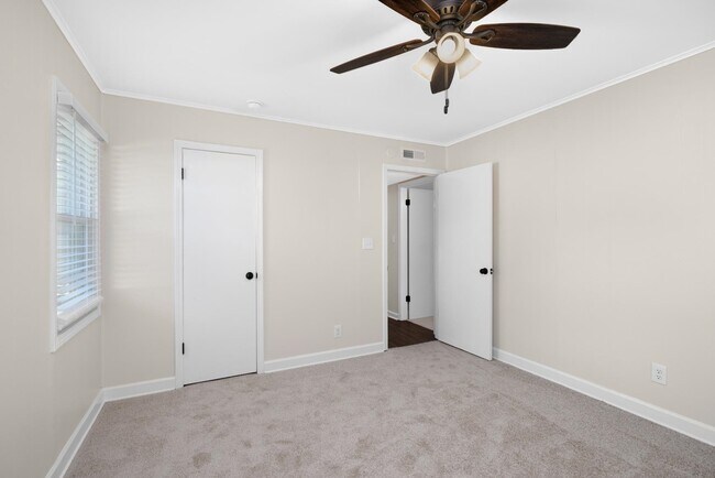 Building Photo - 153 Seven Pines