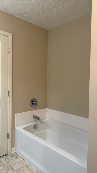 Building Photo - 15726 60th Ave N