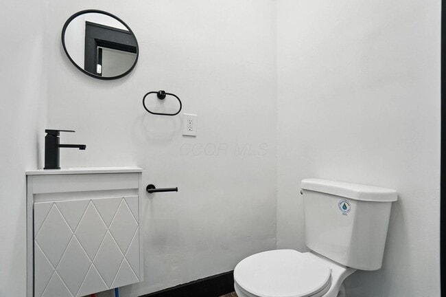 Building Photo - 887-889 E Livingston Ave