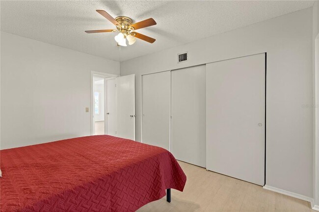 Building Photo - 2428 Columbia Dr