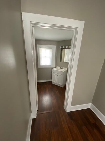 Bathroom - 1006 N Williams St