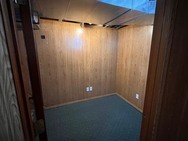 Building Photo - Cozy 2 Bedroom Home Nestled Between Greenlake and the Woodland Park Zoo