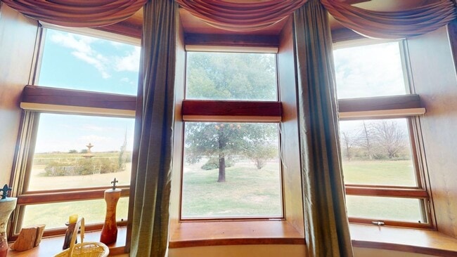 Building Photo - Furnished 5-Bedroom Home with Indoor Pool & Amenities