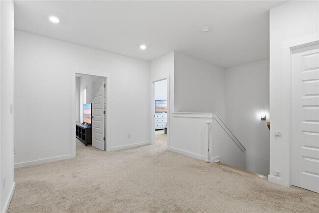 Building Photo - 5045 Reserve Dr