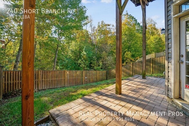 Building Photo - 240 Short Branch Rd
