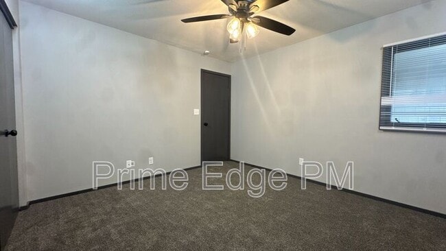 Building Photo - 1701 Ridgehaven Ct