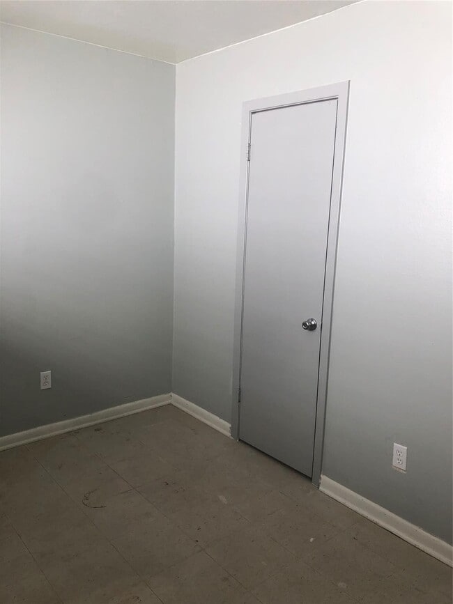 Building Photo - 404 James St