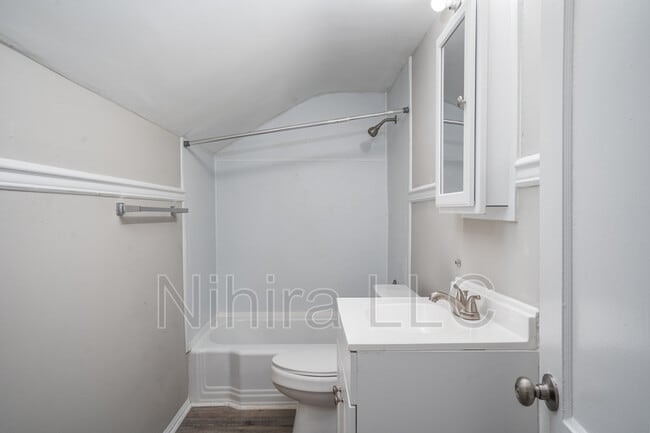 Building Photo - 814 Sunset Ave