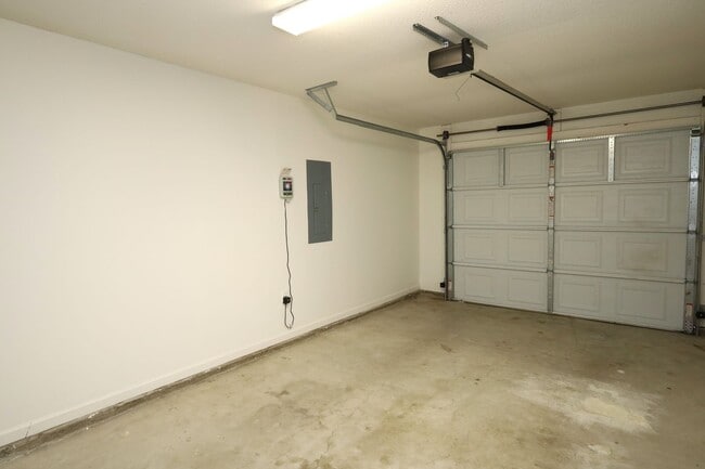 Building Photo - 3658 Linden Cir