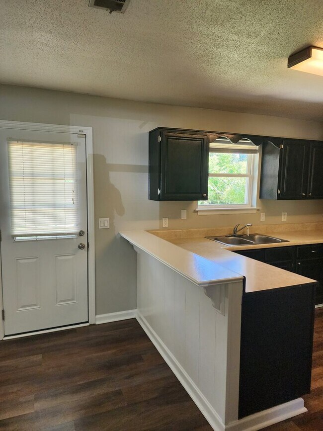 Building Photo - 1336 Whitfield Park Dr