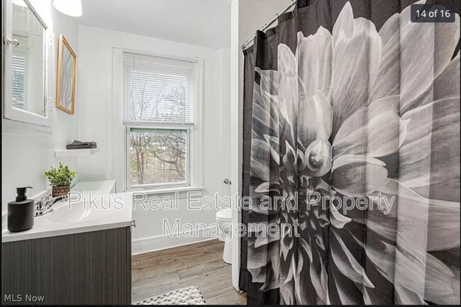 Building Photo - 1033 Chandler Ave