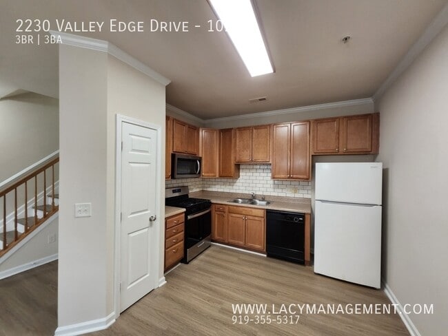 Building Photo - 2230 Valley Edge Dr
