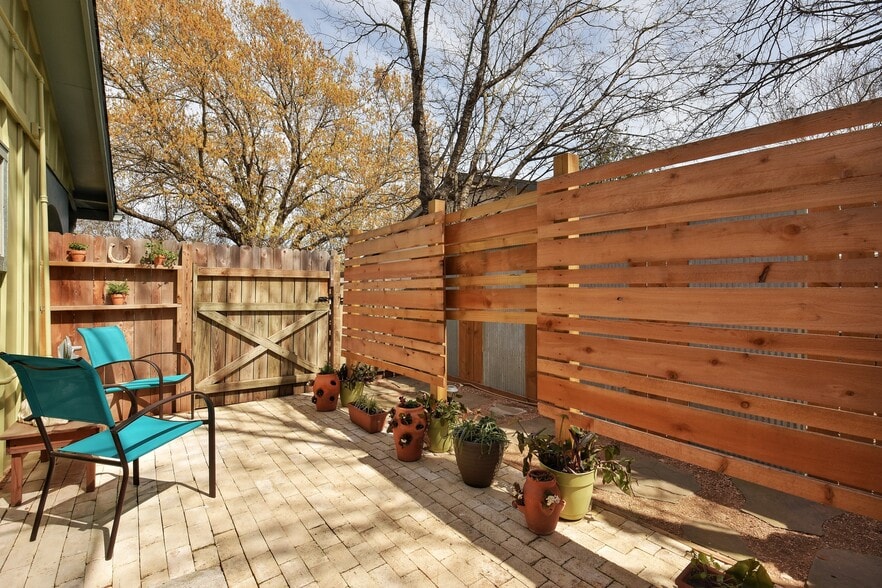 Building Photo - 3203 Loyola Ln