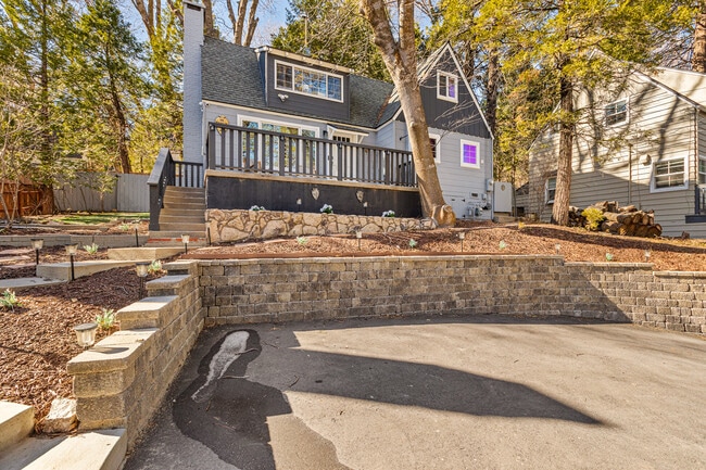 Building Photo - 284 Walnut Dr