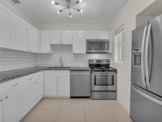Building Photo - 6510 SW 63rd Ct