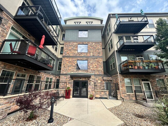 Building Photo - Spacious One Bedroom Luxury Condo at East ...